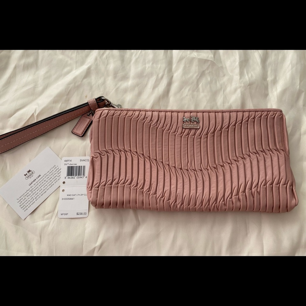 Brand NEW with tag Coach leather wristlet